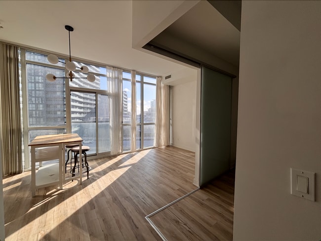 Building Photo - 169 Fort York Blvd