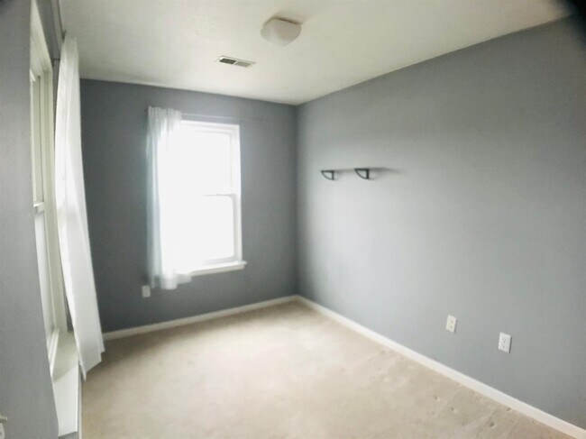 Building Photo - 1608 Oakfield Dr