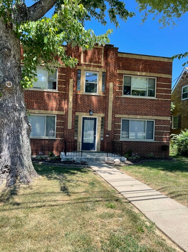 Building Photo - 5572 Beechmont Ave