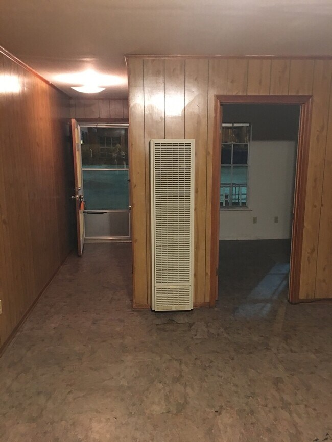 Building Photo - 1 bedroom efficiency