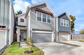 Building Photo - 704 Pinemont Cyn Ln