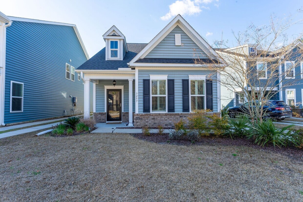 Foto principal - 3 Bedroom 2.5 Bath House in Boltons Landin...