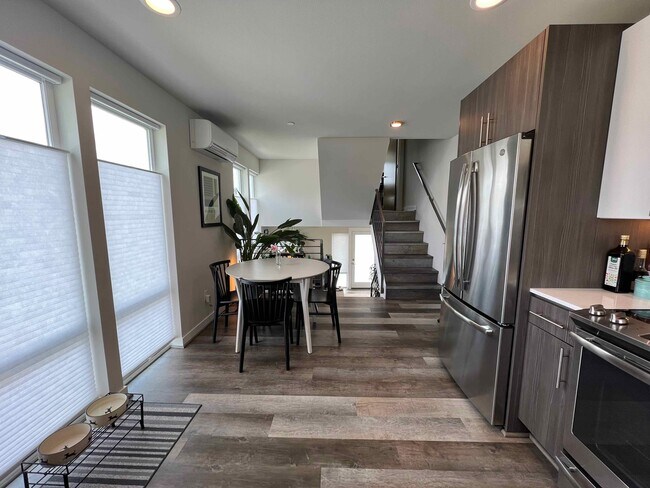 Foto del edificio - 6251 8th Ave NW