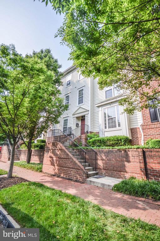 Foto principal - 8860 Ashgrove House Ln