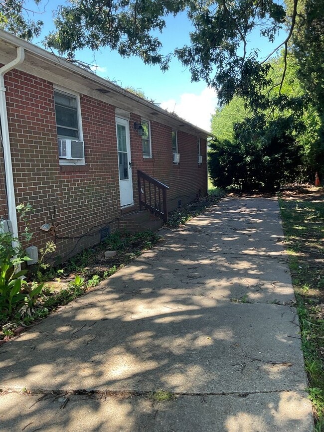 Building Photo - 7919 Redmon Rd