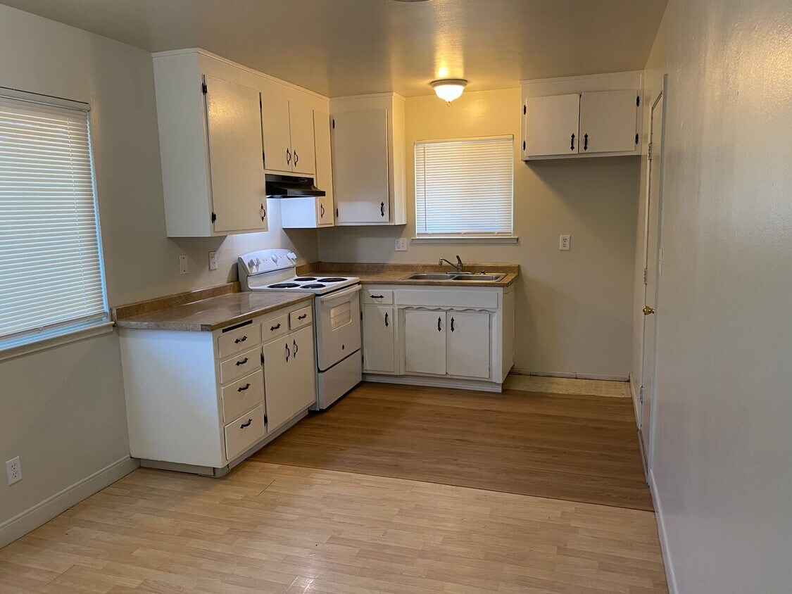 Foto del edificio - 7904-7906 Loucreta Dr