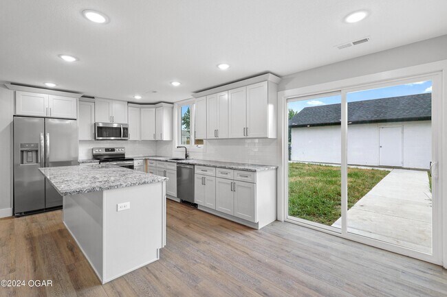 Foto del edificio - 2836 E 15th St