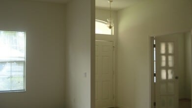 Building Photo - 67 Parkway Dr