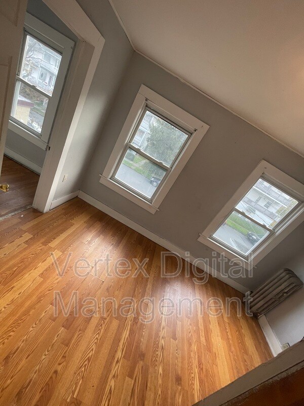 Foto del edificio - 919 Sanderson Ave