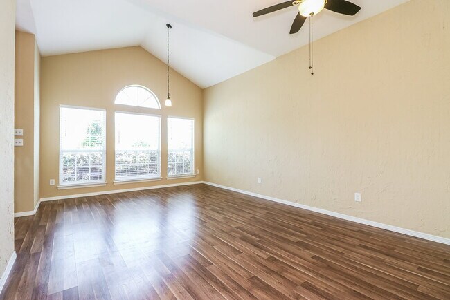 Foto del edificio - 7732 Stonebank Ct