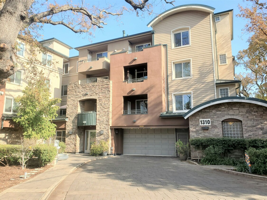 Primary Photo - 1310 Creekside Drive, Unit 207