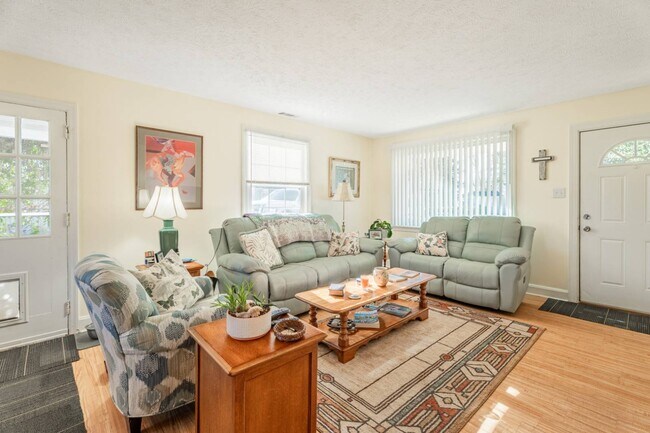 Foto del edificio - 104 Sharyn Ln