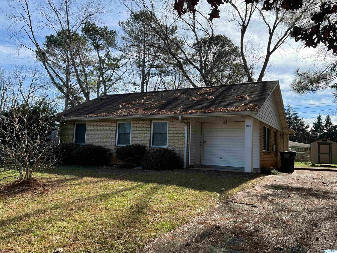 Primary Photo - 3529 Bermuda Rd SW
