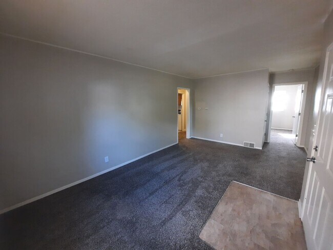 Foto del edificio - 2 Bedroom, 1 Bathroom Home with Detached G...