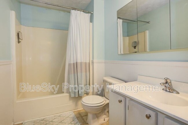 Building Photo - 688 Lockesley Terrace