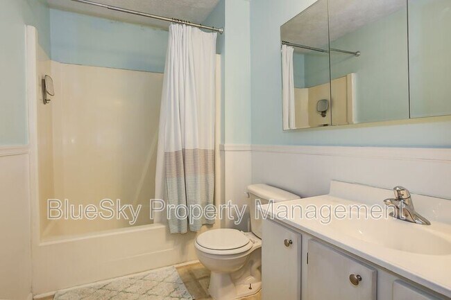 Foto del edificio - 688 Lockesley Terrace
