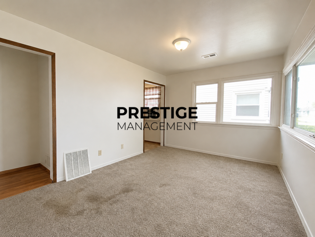 Building Photo - 2 Bedroom In Hobart
