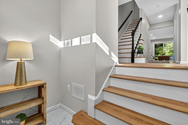 Building Photo - 10415 Carriagepark Ct