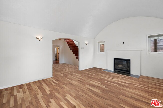 Building Photo - 4268 Jackson Ave
