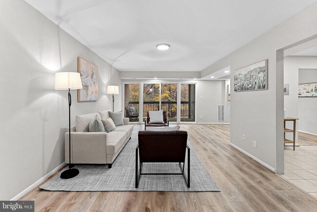 Foto del edificio - 11808 Breton Ct