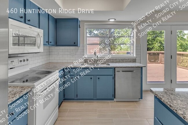 Building Photo - 460 Huntington Ridge Dr