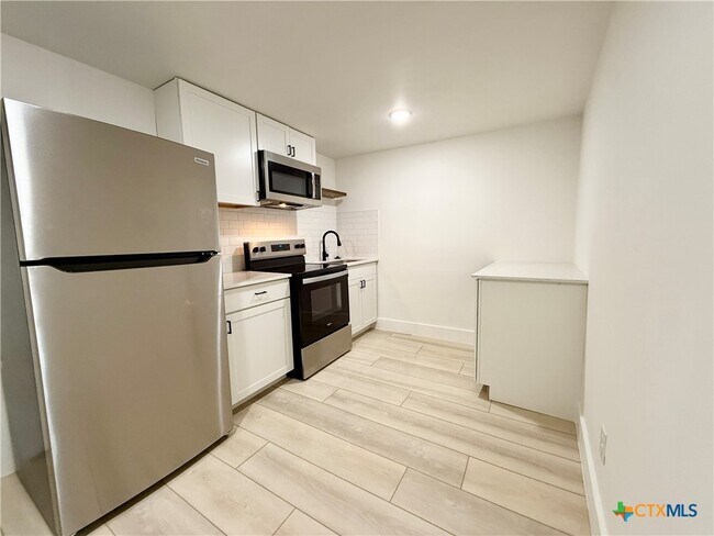 Foto del edificio - 2204 W San Antonio St