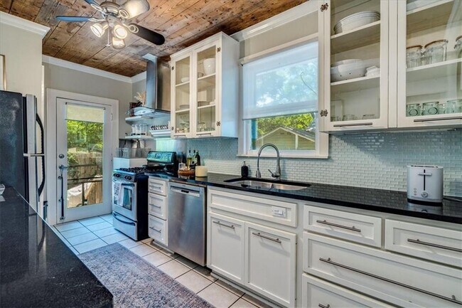 Foto del edificio - 407 W 37th St