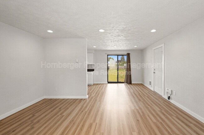 Foto del edificio - 1609 E 1st Ave