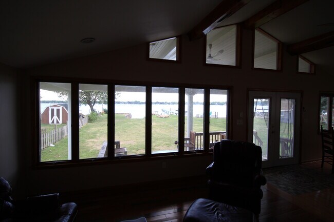 Building Photo - 2168 River Rd