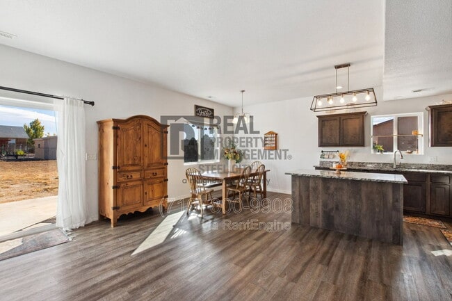 Building Photo - 480 W Spaulding Ave N