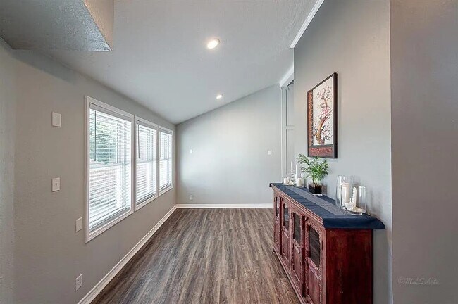 Building Photo - 14427 Briarhills Pkwy