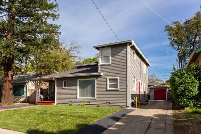 Foto del edificio - Charming Downtown 1-Bed Near Chico State – Utilities Included