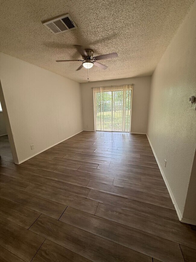 Building Photo - Updated 4-Bedroom Home with Hardwood Floors & Private Backyard in San Antonio