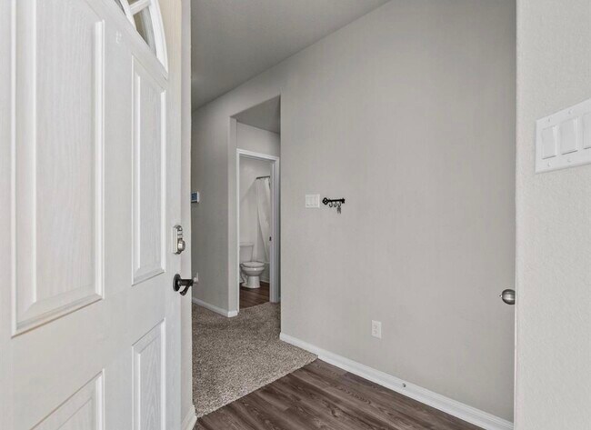 Foto del edificio - 5339 CJ Walker Ln