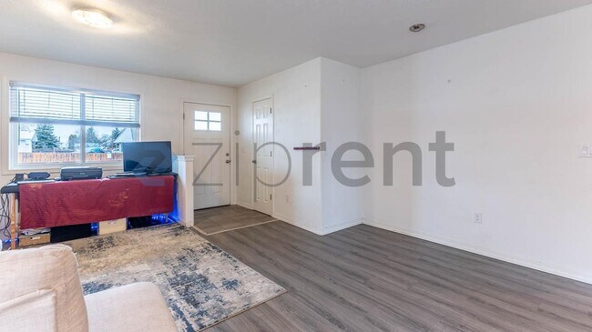 Foto del edificio - 7125 N Crestline St