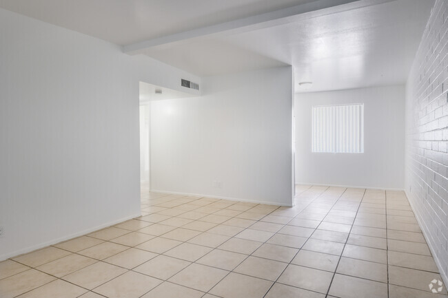 1BR, 1BA - 620SF - Sala de estar y comedor - Parkway