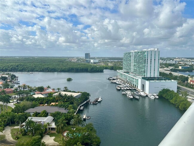 Building Photo - 16500 Collins Ave