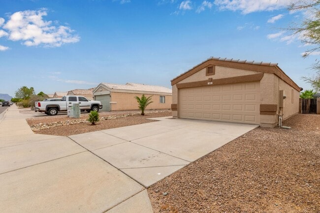 Building Photo - Freshly Remodeled Home in Apache Junction