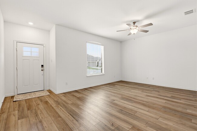 Foto del edificio - 5105 Greywing Dr
