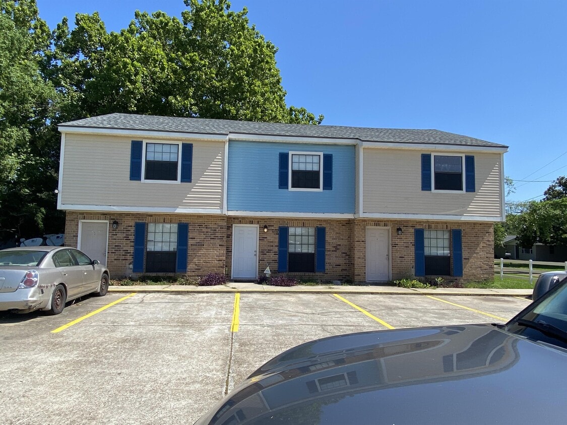 Primary Photo - 104 N Long St