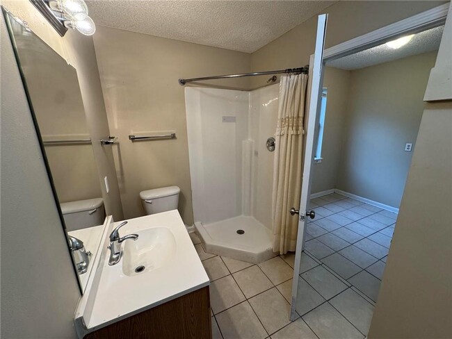 Building Photo - 4670 Rosewood Dr