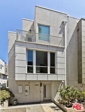 Building Photo - 2206 Fox Ln