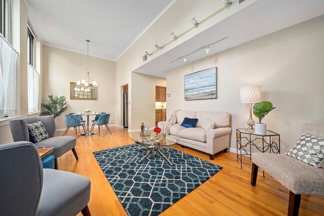 Foto del edificio - 94 Newbury Ave