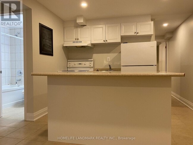 Building Photo - 55 Leacock Crescent