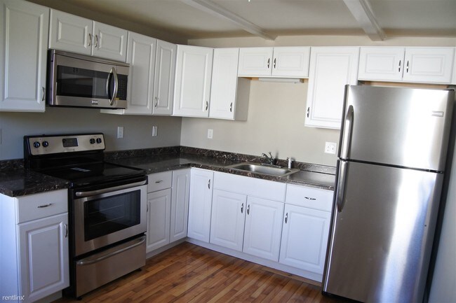 Building Photo - 82 Main St