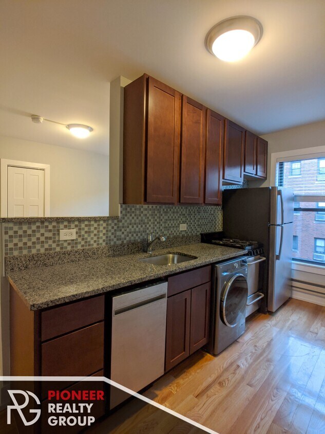 2820 N Mildred Ave Unit 1, Chicago, IL 60657 Apartments in Chicago