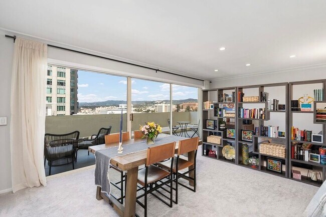 Foto del edificio - Spacious 1BD/2BA Condo with Stunning Views...
