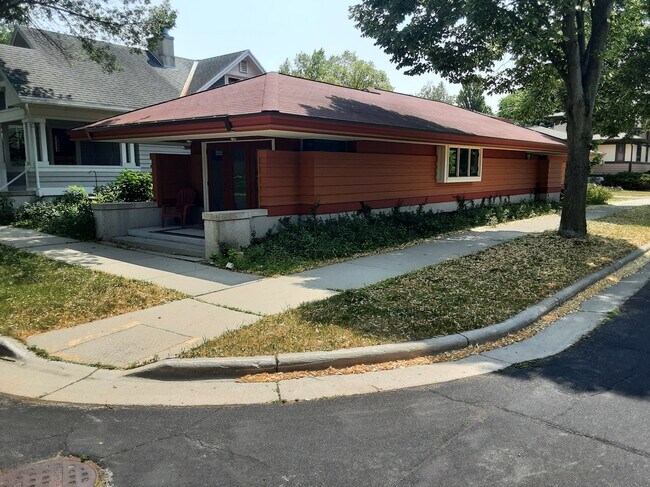 Building Photo - 3501 Strawberry Loop