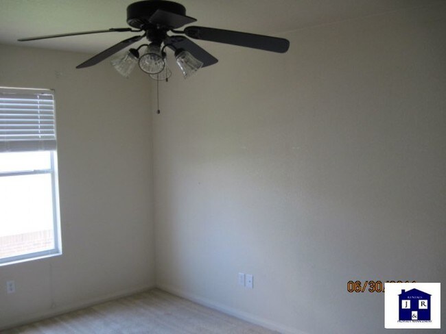 Foto del edificio - Come Start Your Family Off Right Here!