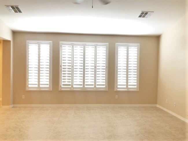 Foto del edificio - COMING SOON! A Beautiful 4 Bedroom / 2 Bat...
